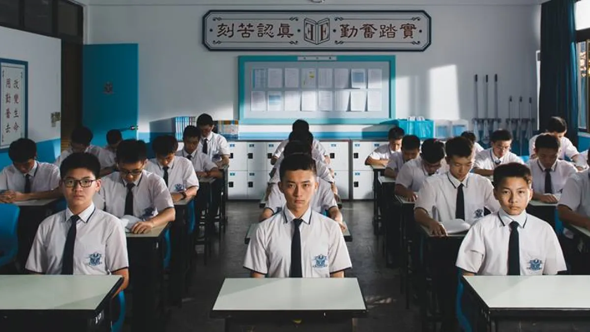 親子之愛應建立在包容與尊重的關係才會和諧長久,以愛為名的「戒嚴令」並不是愛。(取自藍色項圈臉書粉絲專頁)