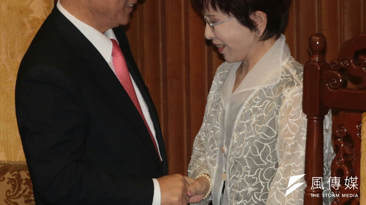 立法院副院長洪秀柱18日拜訪立法院院長王金平,兩人大談團結,但有關王是否到競選總部一事,洪秀柱則是吃了王金平的軟釘子。(資料照片,余志偉攝) 立法院副院長洪秀柱18日拜訪立法院院長王金平,兩人大談團結,但有關王是否到競選總部一事,洪秀柱則是吃了王金平的軟釘子。(資料照片,余志偉攝)