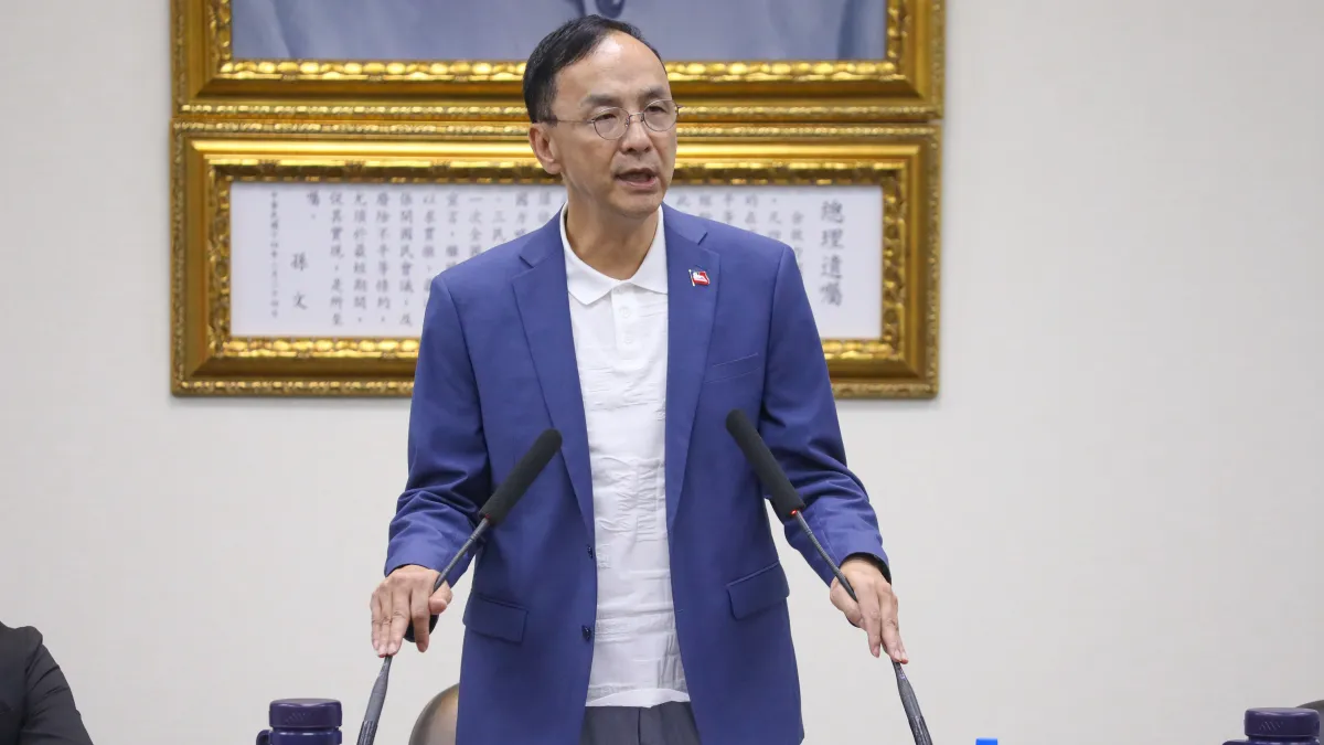 國民黨11日召開中常會,國民黨主席朱立倫再就京華城一案對政府提出質疑。(國民黨提供)