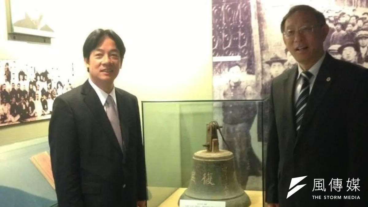 民進黨主席蔡英文8日臉書貼文肯定台南市長賴清德登陸講話。圖為賴清德與上海復旦大學副校長馮曉源合影。(取自台南市政府官網)