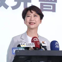 民進党の立法院議員・陳亭妃氏(写真)は、予備選で台湾総統・頼清徳氏が全面的に支持した林俊憲氏を破り、2026年台南市長選の民進党公認候補指名を獲得した。(写真/顔麟宇撮影) 民進党の立法院議員・陳亭妃氏(写真)は、予備選で台湾総統・頼清徳氏が全面的に支持した林俊憲氏を破り、2026年台南市長選の民進党公認候補指名を獲得した。(写真/顔麟宇撮影)