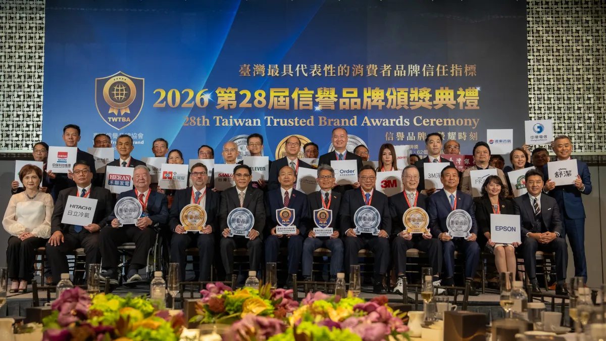 2026 年第二十八屆信譽品牌頒獎典禮大合影。(圖/臺灣信譽品牌協會)