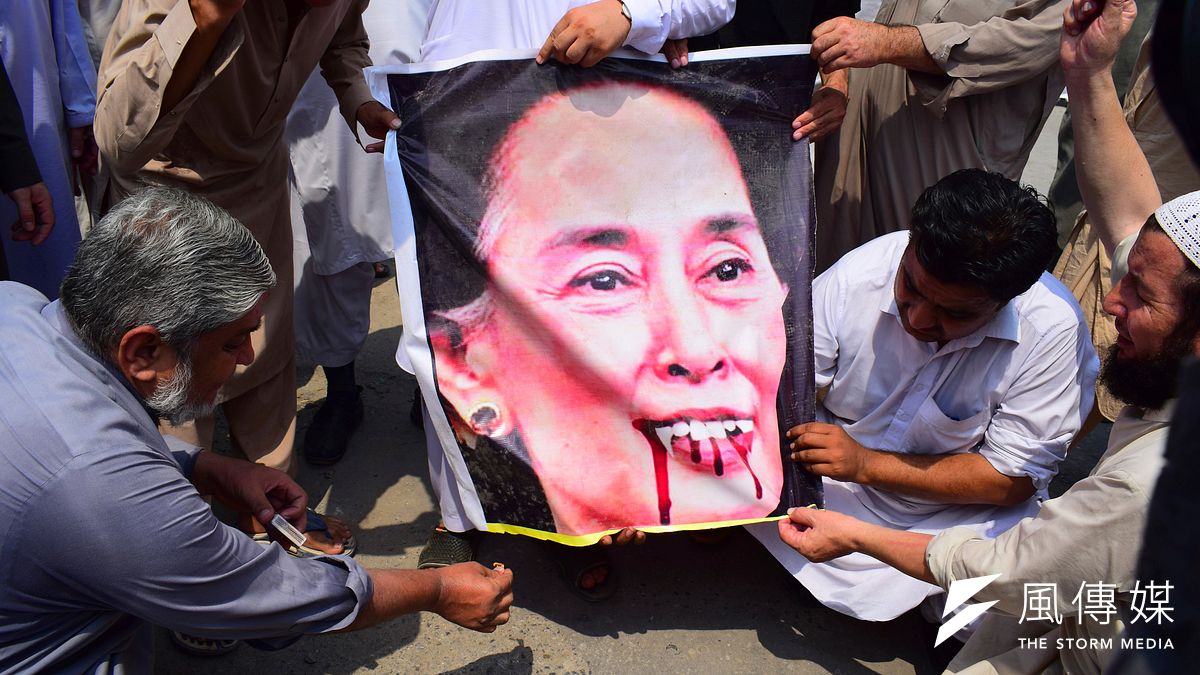 翁山蘇姬領導的緬甸政府持續迫害少數民族羅興亞人,國際社會強烈譴責,諾貝爾和平獎光環完全消失(AP) 翁山蘇姬領導的緬甸政府持續迫害少數民族羅興亞人,國際社會強烈譴責,諾貝爾和平獎光環完全消失(AP)