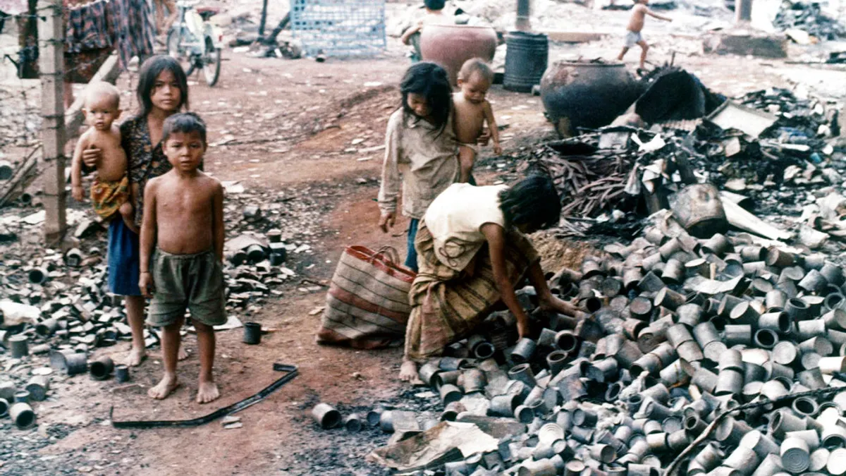 1975年,紅色高棉(Khmer rouges)政權將柬埔寨變成一個極權統治的煉獄,造成超過 200 萬人死亡。(圖/取自AP)