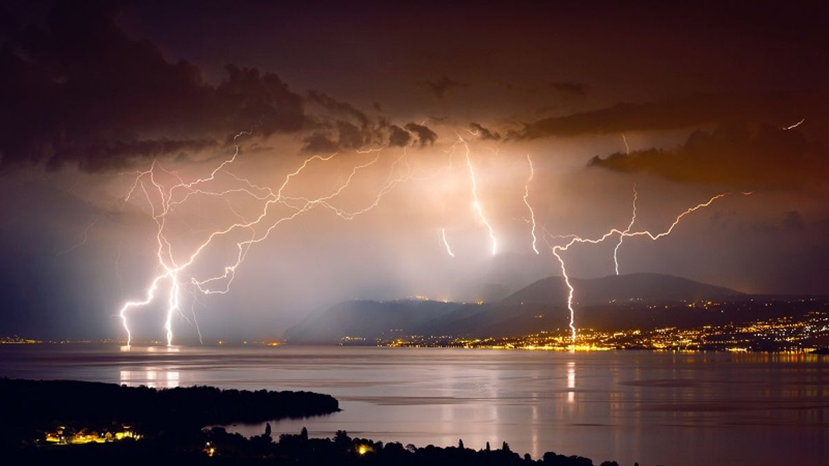 積雨雲的出現常會造成短時強降雨,並伴有大風、雷暴等天氣狀況。(圖/unsplash) 積雨雲的出現常會造成短時強降雨,並伴有大風、雷暴等天氣狀況。(圖/unsplash)