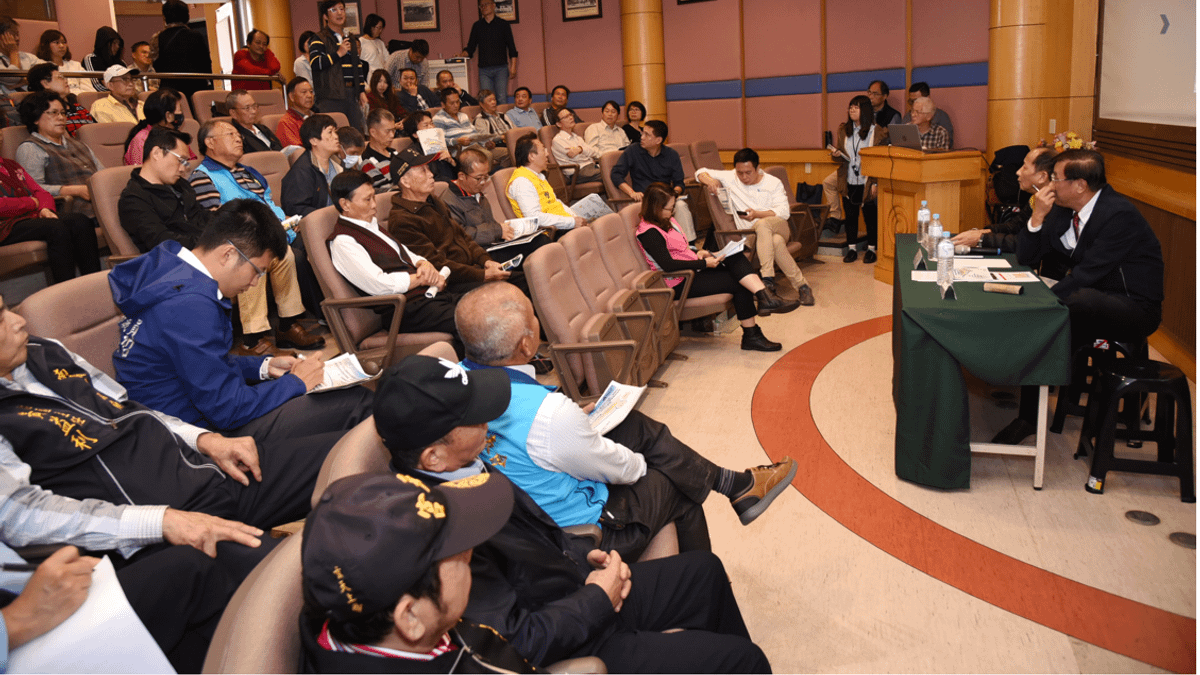 南投縣政府在松柏嶺遊客中心舉行松柏嶺開發計畫說明會,南投縣長林明溱跟觀光處長王源鍾出席參與。(圖/南投縣政府提供) 南投縣政府在松柏嶺遊客中心舉行松柏嶺開發計畫說明會,南投縣長林明溱跟觀光處長王源鍾出席參與。(圖/南投縣政府提供)