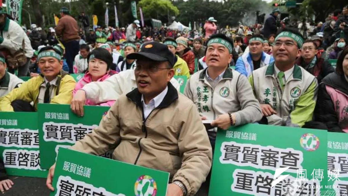 民進黨中央21日,發動群眾到立院聲援學生,黨中央昨預估,參與支持者可能達3萬人。(余志偉攝)