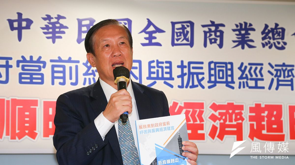 商總理事長賴正鎰(見圖)認為,台灣在防疫上領先各國,不該在經濟重啟上落後。(顏麟宇攝) 商總理事長賴正鎰(見圖)認為,台灣在防疫上領先各國,不該在經濟重啟上落後。(顏麟宇攝)