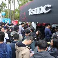 台湾大学の合同企業説明会、TSMCのブース。(顔麟宇撮影) 台湾大学の合同企業説明会、TSMCのブース。(顔麟宇撮影)