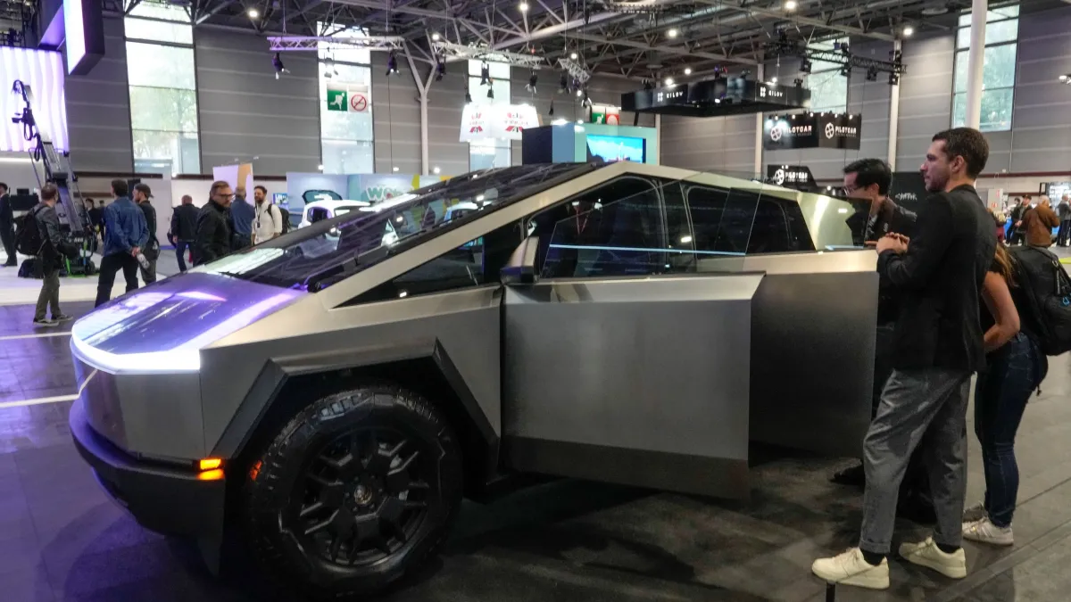 特斯拉最新的「鋼鐵皮卡」Cybertruck。(美聯社)