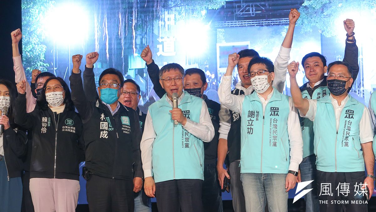 冒著讓綠營超車的風險,也要與友軍國民黨決裂的用意何在?作者認為,小黨就是必須存在著「敗事有餘」的本事、坐穩「關鍵少數」的地位,才能獲致最大的談判議價空間。(資料照,顏麟宇攝) 冒著讓綠營超車的風險,也要與友軍國民黨決裂的用意何在?作者認為,小黨就是必須存在著「敗事有餘」的本事、坐穩「關鍵少數」的地位,才能獲致最大的談判議價空間。(資料照,顏麟宇攝)