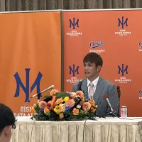 オイシックスの陽岱鋼が8月1日に新潟市内で引退会見を行い、21年間の現役生活を振り返りながら周囲への感謝と引退の決断理由を涙ながらに語った。(写真/Oisix公式Facebookページより) オイシックスの陽岱鋼が8月1日に新潟市内で引退会見を行い、21年間の現役生活を振り返りながら周囲への感謝と引退の決断理由を涙ながらに語った。(写真/Oisix公式Facebookページより)