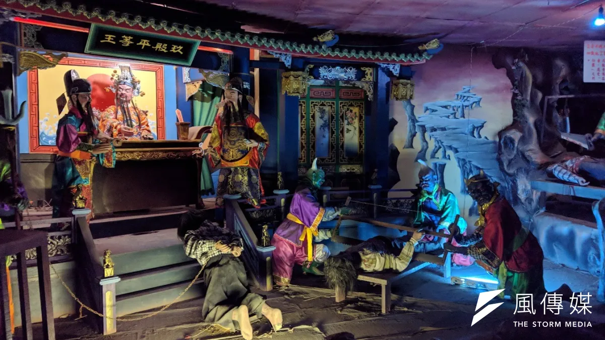 不想去南美館人擠人嗎?來看看兩個近期熱門的「18層地獄」景點吧!(資料照/洪煜勛攝)