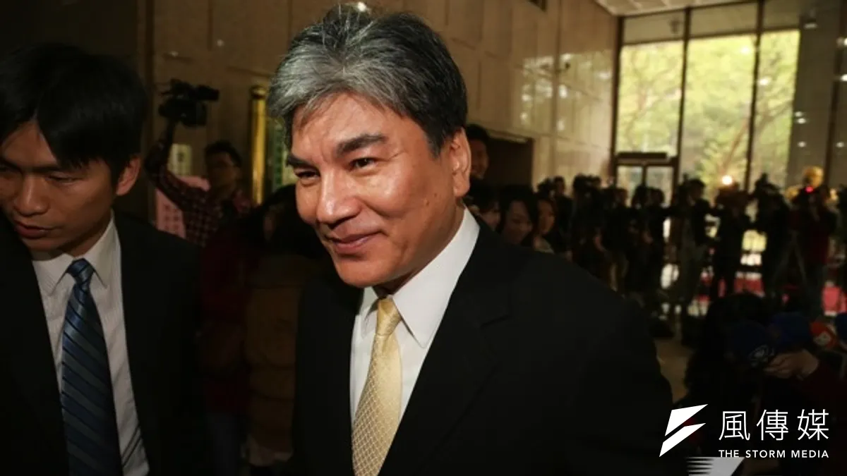 李鴻源說,要拆人家的房子是一件很困難的事,就算他當時在內政部,也不敢輕易下這種決定,但是一個南投縣長的權限有這麼大,大到不用管法規。(余志偉攝) 李鴻源說,要拆人家的房子是一件很困難的事,就算他當時在內政部,也不敢輕易下這種決定,但是一個南投縣長的權限有這麼大,大到不用管法規。(余志偉攝)