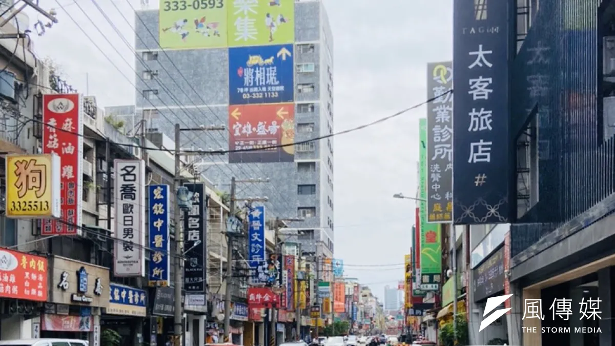 桃園中正路夜市商圈人潮多,低總價小店面交易熱。(圖/富比士地產王提供)