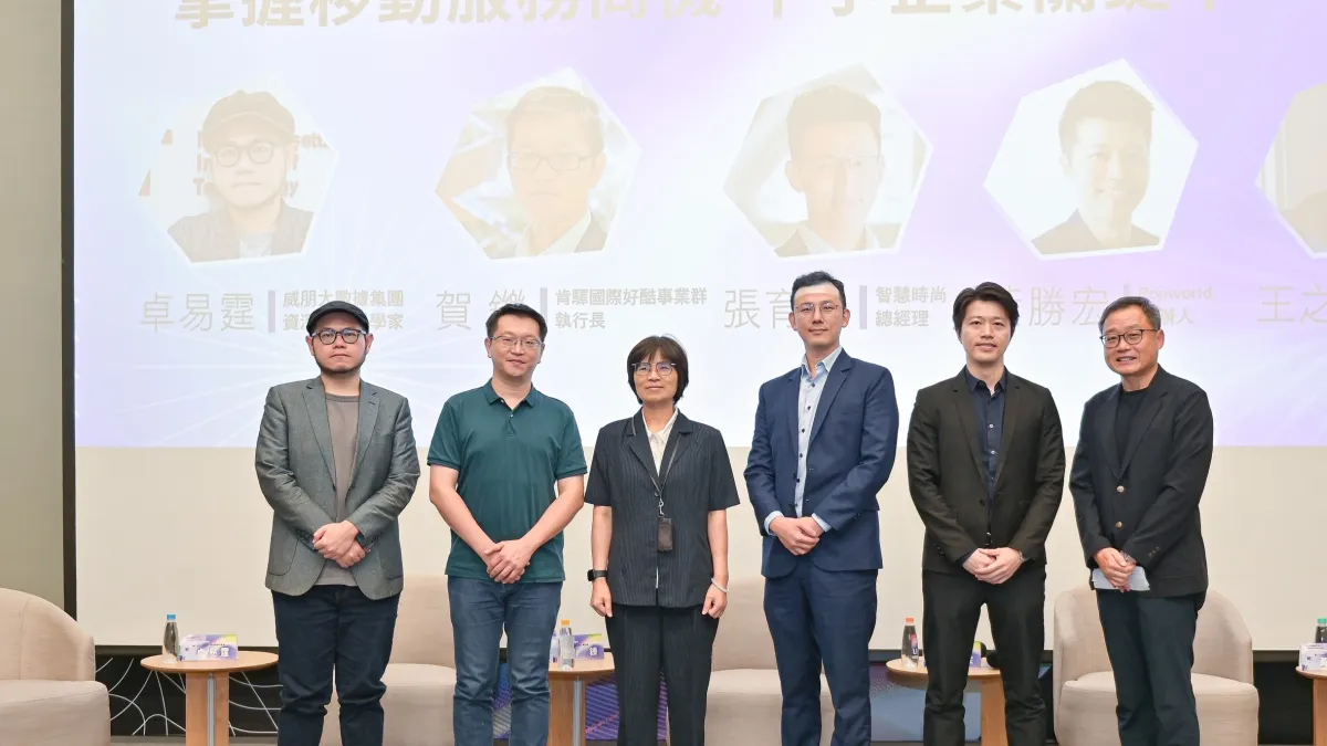 (左起)威朋大數據集團資深數據科學家卓易霆、肯驛國際好酷事業群執行長賀鑠、資策會數位轉型研究院主任楊惠雯、智慧時尚總經理張育銓、Popworld創辦人黃勝宏、今周刊研發長王之杰共同出席「行動智慧創新應用論壇」。(圖/主辦單位提供)