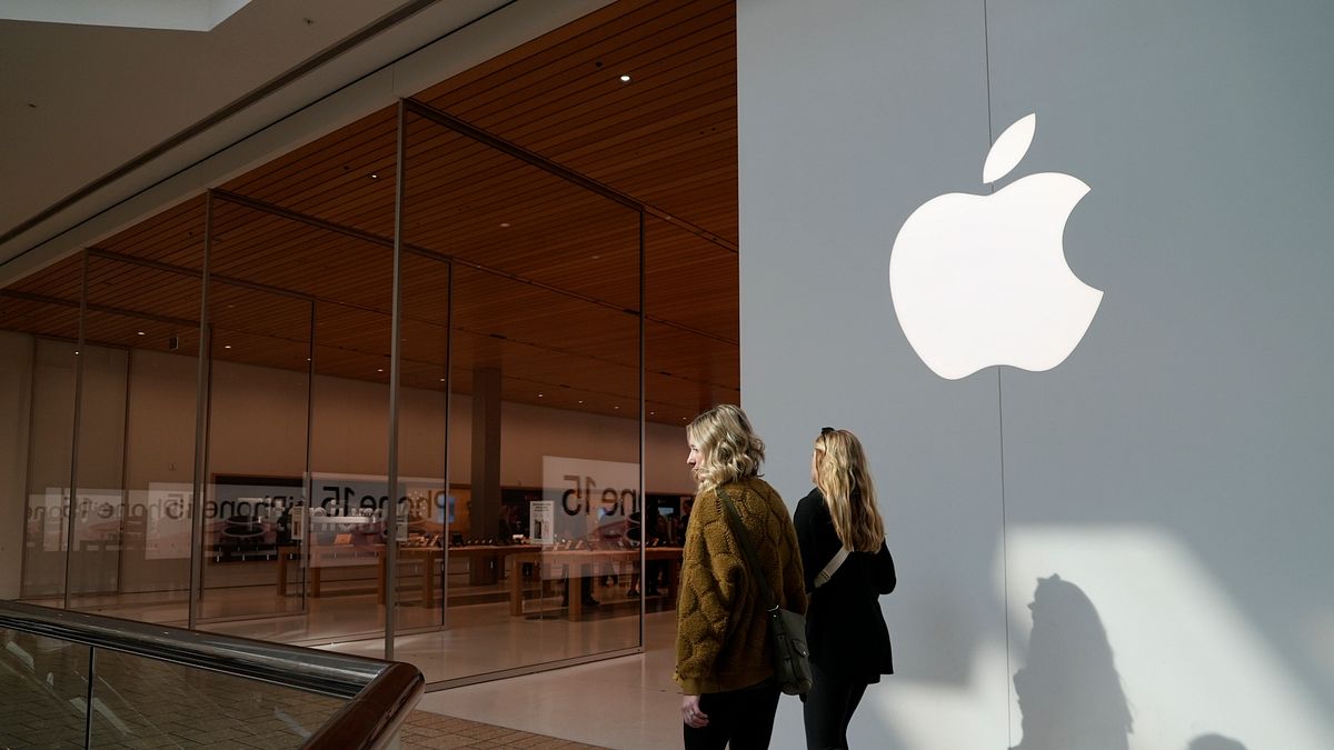 蘋果抨擊Meta Platforms,稱Meta過多請求存取蘋果裝置的軟體工具,可能影響用戶隱私與安全。(資料照,美聯社) 蘋果抨擊Meta Platforms,稱Meta過多請求存取蘋果裝置的軟體工具,可能影響用戶隱私與安全。(資料照,美聯社)