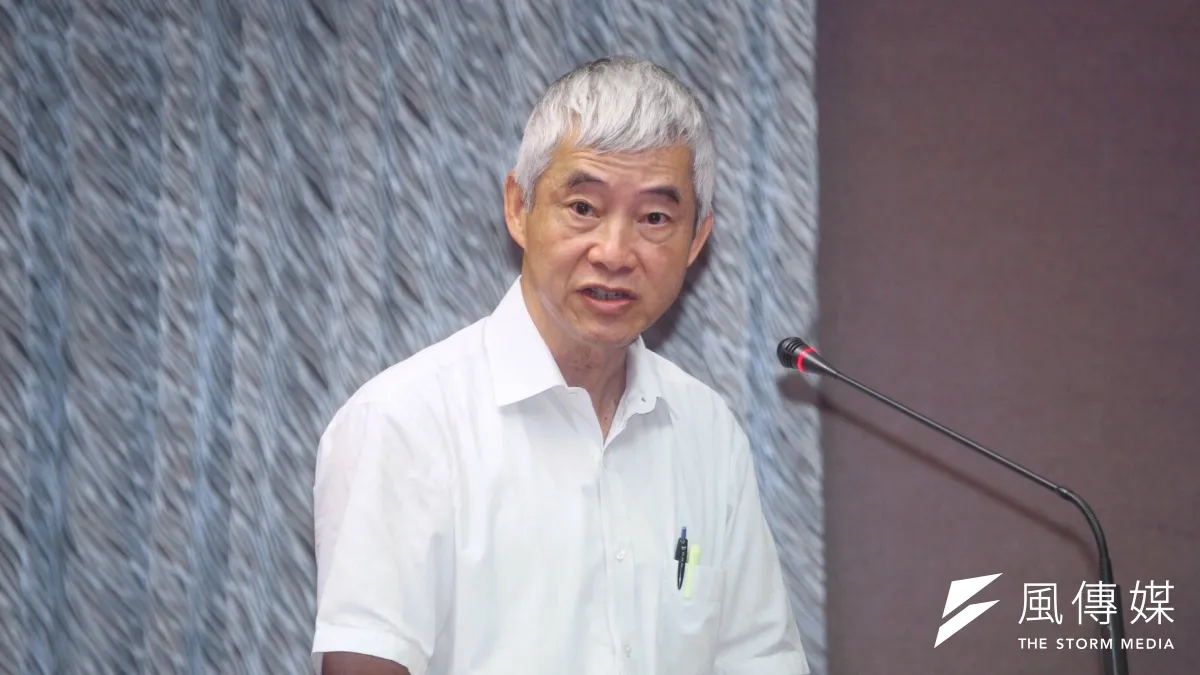 交通部長賀陳旦與宜蘭縣長林聰賢29日下午共同出席「暑假童玩遊宜蘭,公共運輸好好玩」記者會。(蔡耀徵攝)
