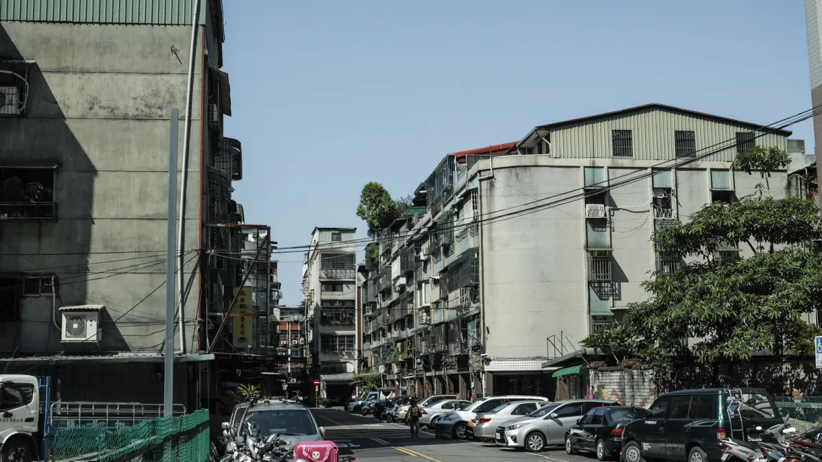 內政部推動虛坪改革,但對抑制房價沒什麼助益。(圖片來源:PAKUTASO)