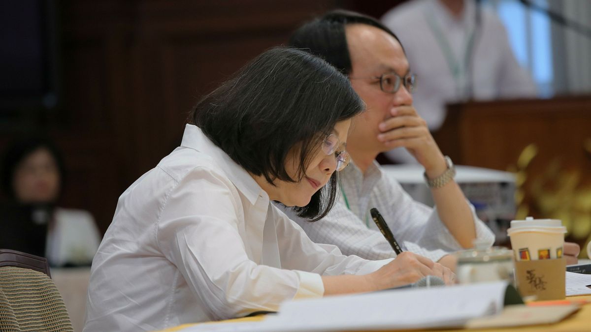 2017年8月12日,蔡英文總統主持「司法改革國是會議總結會議」,全程出席並不斷記筆記。(總統府) 2017年8月12日,蔡英文總統主持「司法改革國是會議總結會議」,全程出席並不斷記筆記。(總統府)