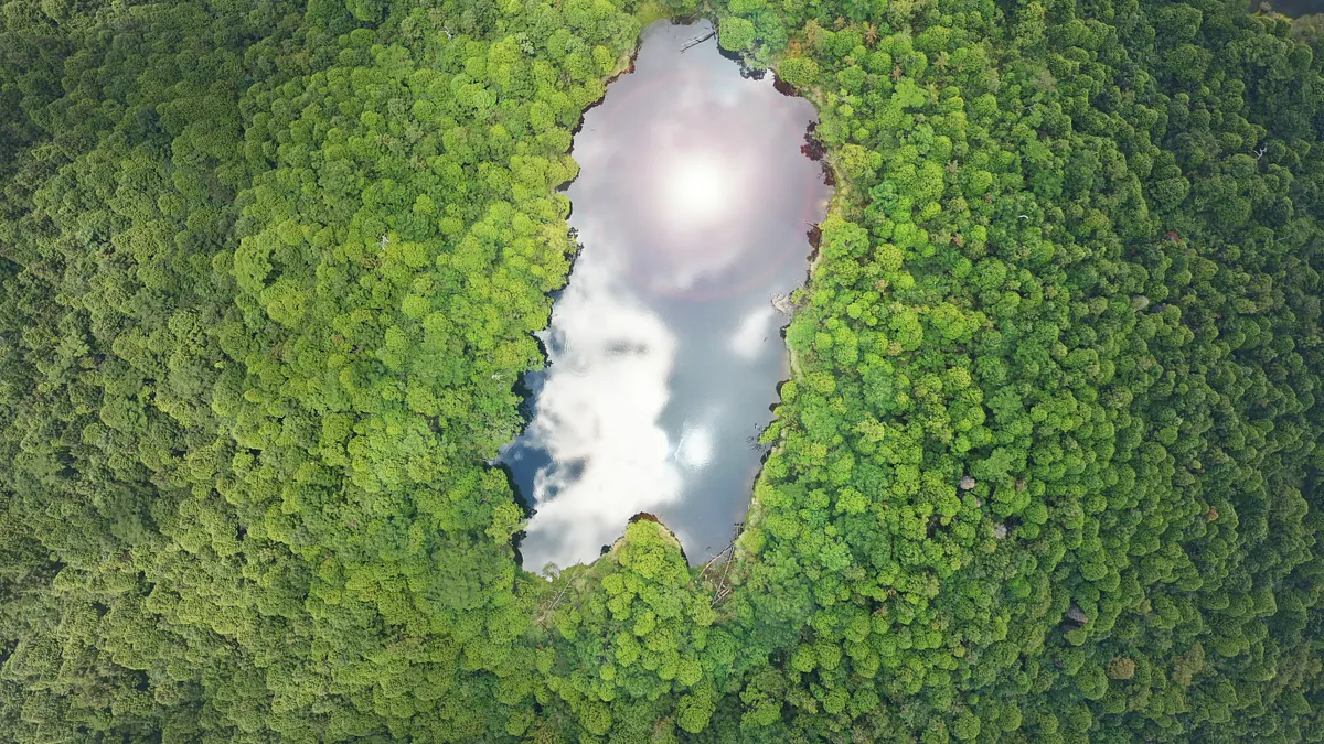 臺灣秘境有多美,你真的知道嗎?日本攝影師小林賢伍用自己與眾不同的拍攝視野,以及溫暖的文字,帶領台灣人更認識這座耀眼的土地。(圖/大塊文化提供) 臺灣秘境有多美,你真的知道嗎?日本攝影師小林賢伍用自己與眾不同的拍攝視野,以及溫暖的文字,帶領台灣人更認識這座耀眼的土地。(圖/大塊文化提供)