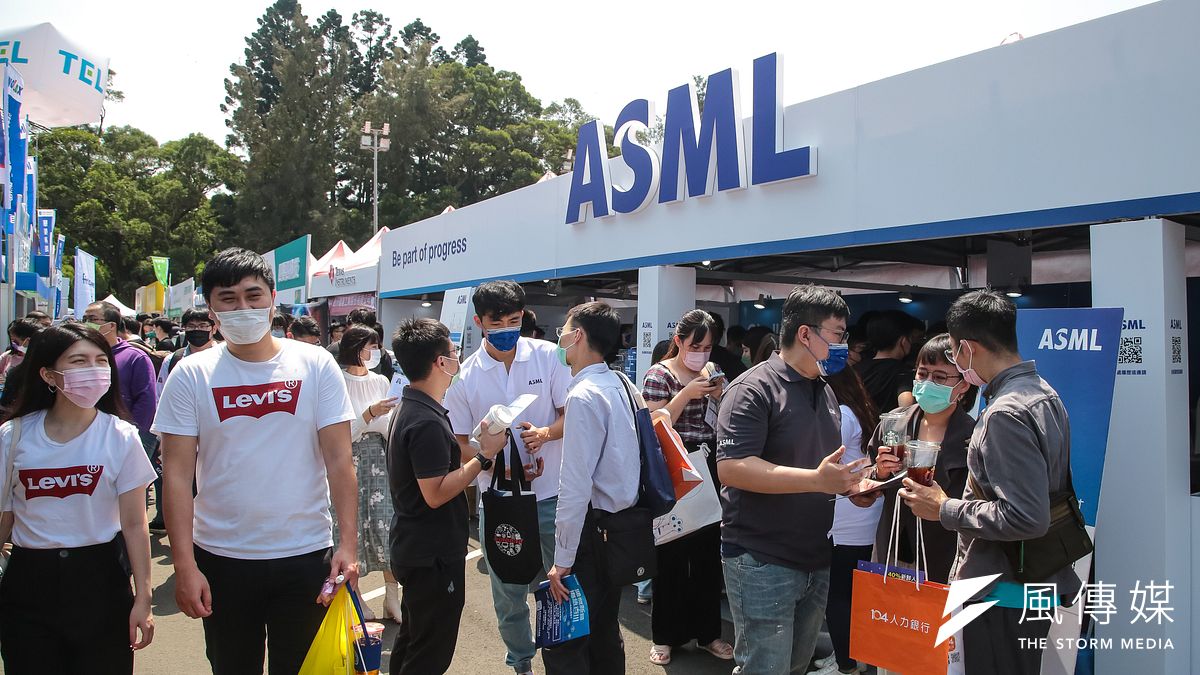 2022年3月19日,清大就業博覽會上的艾司摩爾(ASML)攤位。(顏麟宇攝) 2022年3月19日,清大就業博覽會上的艾司摩爾(ASML)攤位。(顏麟宇攝)