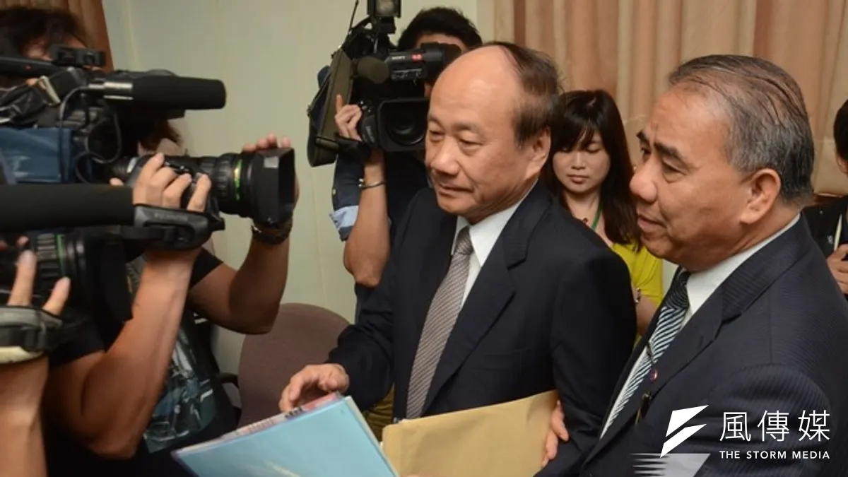 經濟部長張家祝7日上午列席立院自經區審查,遭立委批評未到高雄參加大氣爆罹難者頭七。(宋小海攝) 經濟部長張家祝7日上午列席立院自經區審查,遭立委批評未到高雄參加大氣爆罹難者頭七。(宋小海攝)