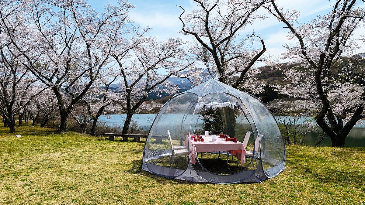 4 月去日本追雪!內行人都去秋田「隱藏版富士山」,30年火山純淨湧水,在雪山倒影中品嘗奢華透明帳篷午宴