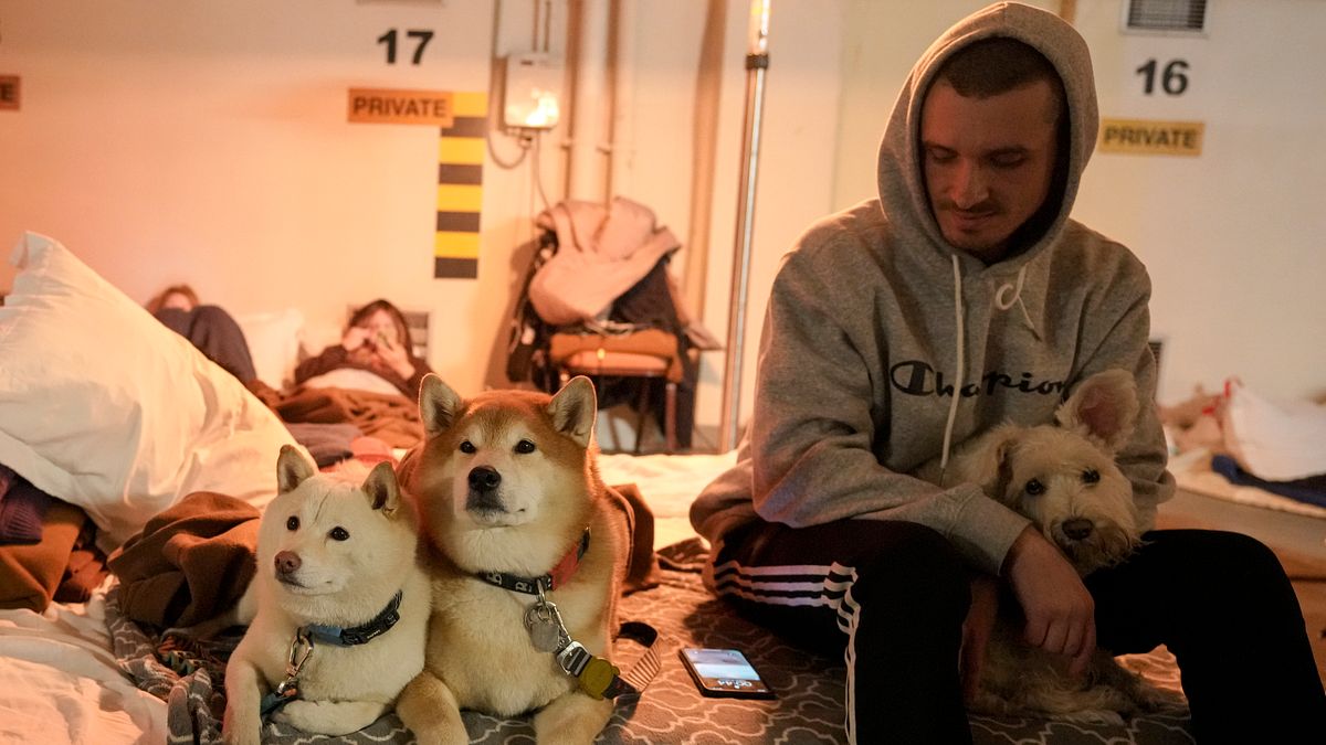 不管這場戰爭會如何發展,但我相信如果未來類似的危機發生在任何一個民主國家上,烏克蘭人的故事會再被拿上媒體談論,烏克蘭人所展現出的勇氣,會激勵那個時候的人們勇敢的反抗。(資料照,AP) 不管這場戰爭會如何發展,但我相信如果未來類似的危機發生在任何一個民主國家上,烏克蘭人的故事會再被拿上媒體談論,烏克蘭人所展現出的勇氣,會激勵那個時候的人們勇敢的反抗。(資料照,AP)