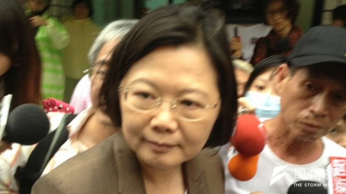 民進黨前主席蔡英文被問及國人是否接受女性總統時表示,這個問題有加分有減分,結果剛好平衡掉了。(資料照,王立柔攝) 民進黨前主席蔡英文被問及國人是否接受女性總統時表示,這個問題有加分有減分,結果剛好平衡掉了。(資料照,王立柔攝)