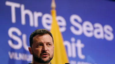 2024年4月11日,烏克蘭總統哲連斯基在立陶宛維爾紐斯舉行的記者會發表講話。(美聯社)