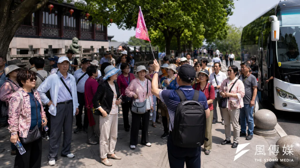共 9 月 15 日將實施出入境新規,因中方常將台胞證持有者視為中國人,政府有責任提醒國人可能面臨的限制離境風險。(示意圖/AI生成)
