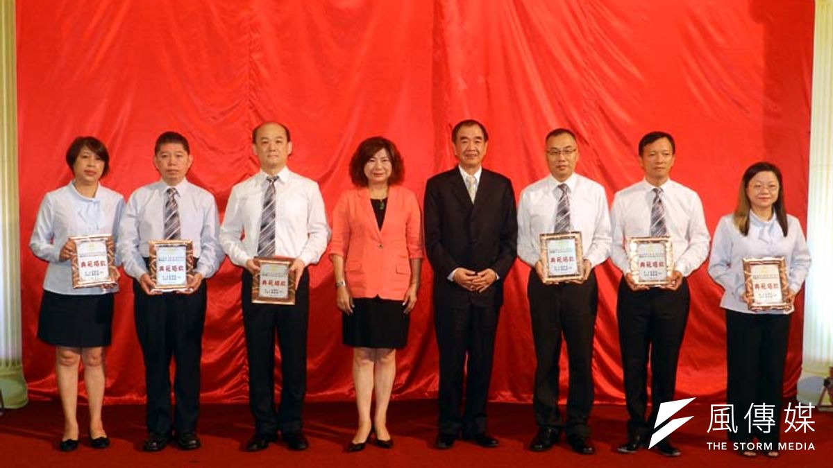 基隆市議會週年慶表揚資深服務人員。(圖/張毅攝) 基隆市議會週年慶表揚資深服務人員。(圖/張毅攝)