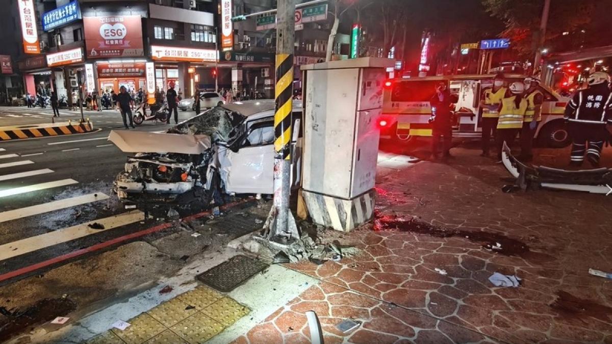 又是毒駕?桃園警匪追逐 轎車失控猛撞路人 2人失去呼吸心跳