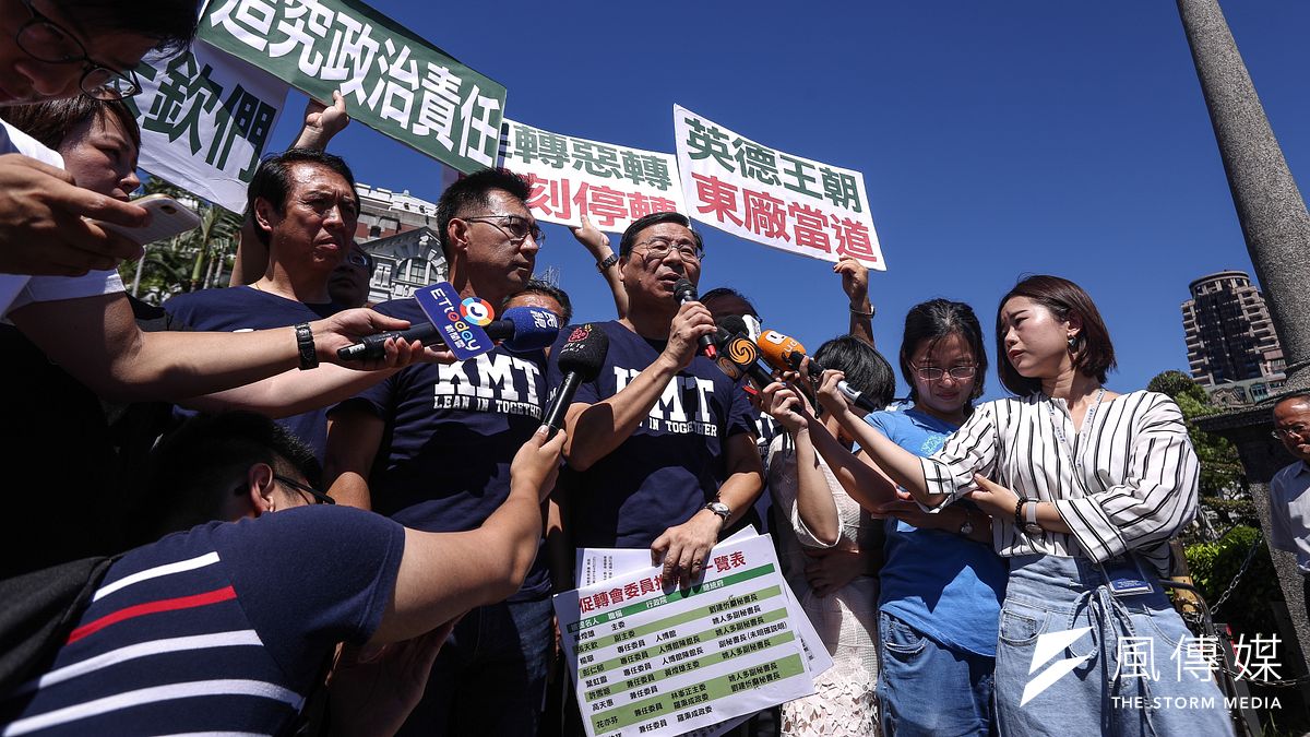 立院國民黨團對促轉會重大爭議事件,至總統府拜會。(陳品佑攝) 立院國民黨團對促轉會重大爭議事件,至總統府拜會。(陳品佑攝)