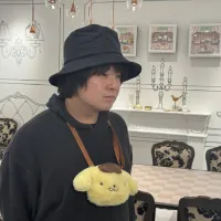 サンリオピューロランドの30周年イベント取材にて、明円卓氏と担当者が記者の的確な問いに答え、展示に込めた愛される理由の可視化とデジタルフィギュア導入の狙いを明かした。(写真/黃信維撮影) サンリオピューロランドの30周年イベント取材にて、明円卓氏と担当者が記者の的確な問いに答え、展示に込めた愛される理由の可視化とデジタルフィギュア導入の狙いを明かした。(写真/黃信維撮影)