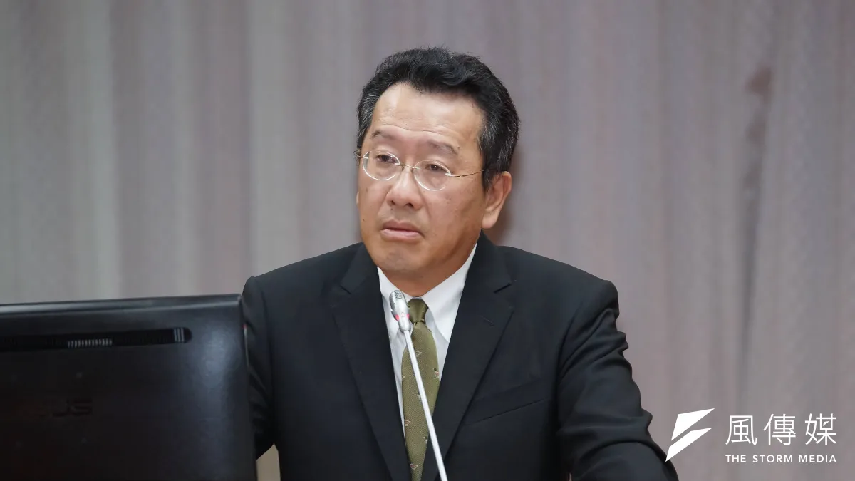 金管會預告鬆綁「張綱維條款」,金管會主委顧立雄出席記者會辯護。(資料照片,盧逸峰攝)