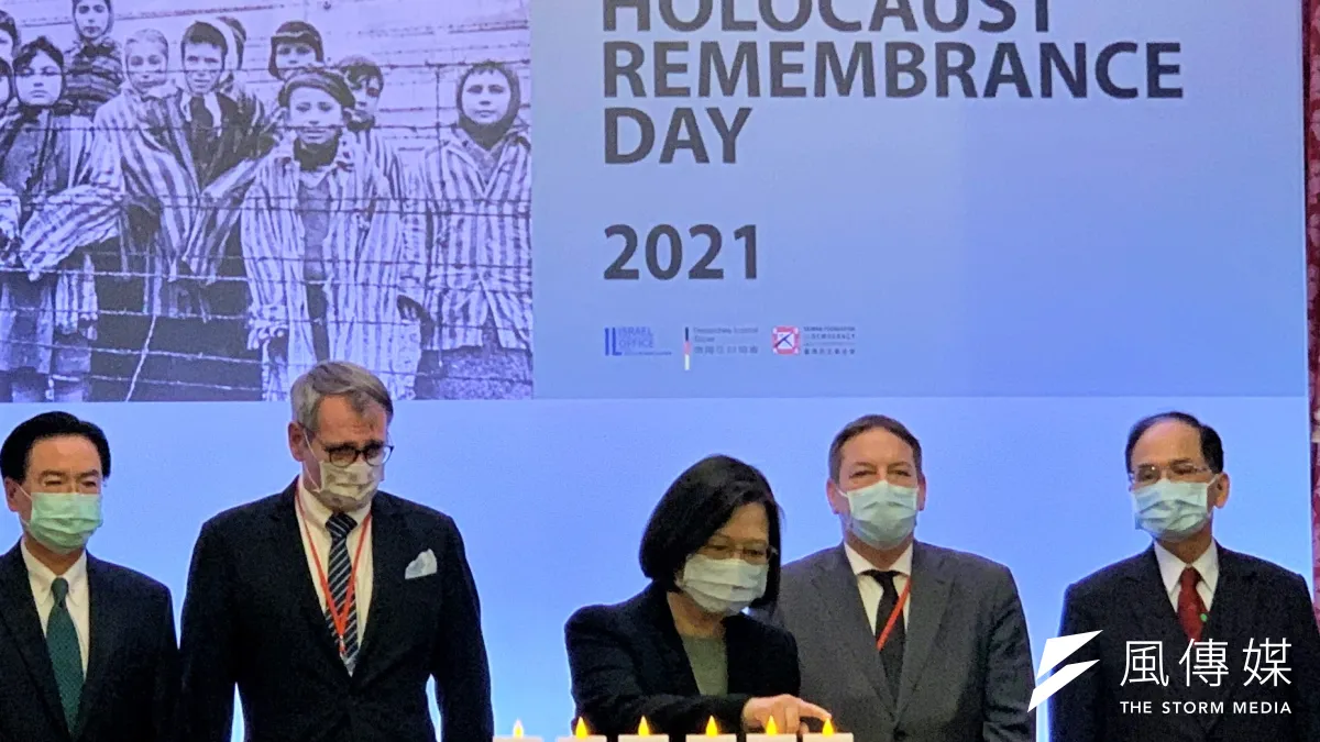 2021國際大屠殺紀念日:總統蔡英文、德國駐台代表王子陶(左2)、以色列駐台代表柯思畢(右2)、立法院長游錫堃、外交部長吳釗燮出席(簡恒宇攝)