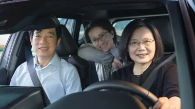 民進黨總統候選人賴清德陣營近期推出的《在路上》廣告網路觀看數創新高,背後操刀的2位導演來頭不小。(取自蔡英文IG)