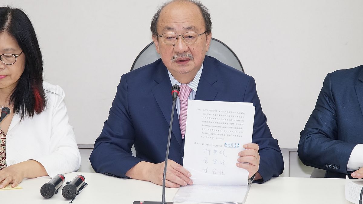 民進黨立法院黨團總召柯建銘(見圖)6日表示,新會期的重點將落在國營事業預算、前瞻2期預算,以及新一屆的NCC委員、監察委員與考試委員同意權上。(資料照,盧逸峰攝) 民進黨立法院黨團總召柯建銘(見圖)6日表示,新會期的重點將落在國營事業預算、前瞻2期預算,以及新一屆的NCC委員、監察委員與考試委員同意權上。(資料照,盧逸峰攝)