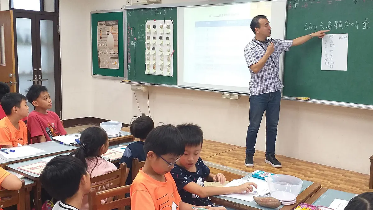 新北市教育局與灃食公益飲食文化教育基金會合作「灃食營養5餐成果發表會」,讓學童在午餐中學習均衡健康、美學品味、飲食知識、服務精神及感恩惜福五大課題。 (圖/新北市教育局提供)