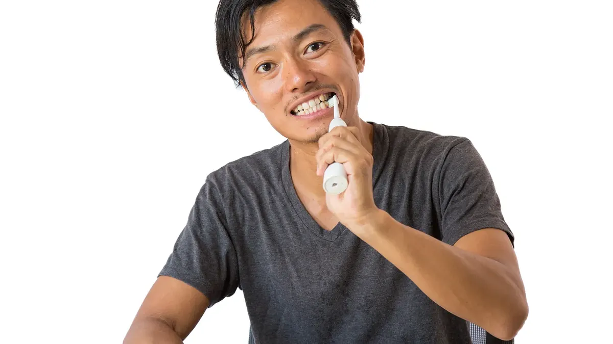 市面上的電動牙刷種類越來越多元,如何挑選適合自己的產品呢?(示意圖/取自pakutaso)