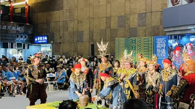 台東縣政府在台北車站舉行「來自台東 山。海 歲時報訊」記者會,向全國民眾宣告各部落豐年祭即將熱鬧展開。(圖/臺東縣政府原民處提供)