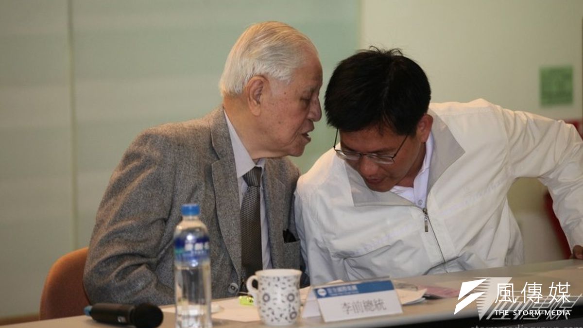 前總統李登輝對民進黨台中市長候選人林佳龍關愛有加,三度前往台中力挺。(資料照片,蕭德洪攝) 前總統李登輝對民進黨台中市長候選人林佳龍關愛有加,三度前往台中力挺。(資料照片,蕭德洪攝)