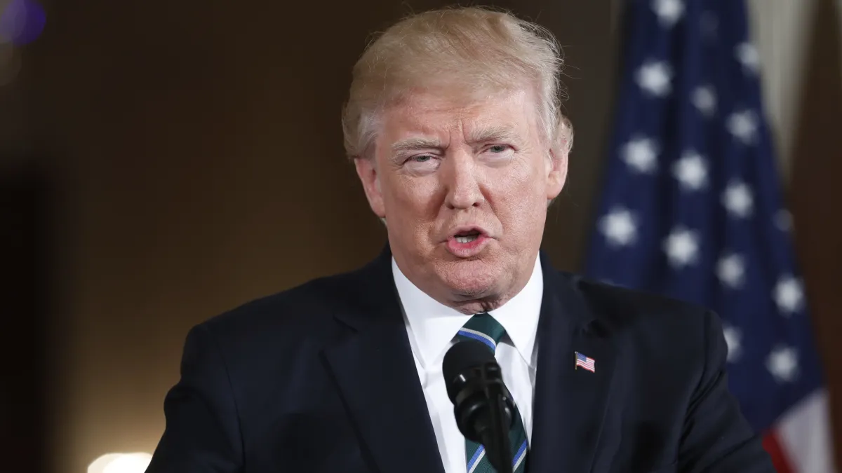 此前Trump政府表示廢除Obama醫改後才會推出全面稅改方案,亦即稅改進度將取決於醫改速度,而目前Trump新政推動速度緩慢,正考驗市場耐心,美股、匯、債殖利率面臨的壓力估持續積累。(資料照,美聯社)