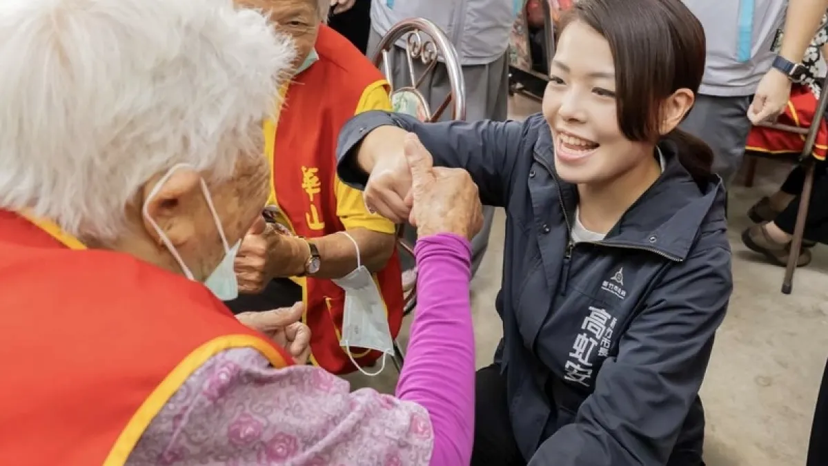 新竹市10月1日起將敬老卡、愛心卡每月點數由800點提高至1200點,高雄市、新竹縣與台中市的敬老卡福利也同步調整。(新竹市政府提供)