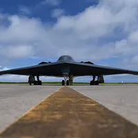米軍がB-2ステルス爆撃機7機を動員し、コードネーム「ミッドナイトハンマー」の爆撃任務を遂行、イランの3つの重要な核施設に対して空爆を実施した。(アメリカ太平洋空軍司令部公式サイトより取得) 米軍がB-2ステルス爆撃機7機を動員し、コードネーム「ミッドナイトハンマー」の爆撃任務を遂行、イランの3つの重要な核施設に対して空爆を実施した。(アメリカ太平洋空軍司令部公式サイトより取得)