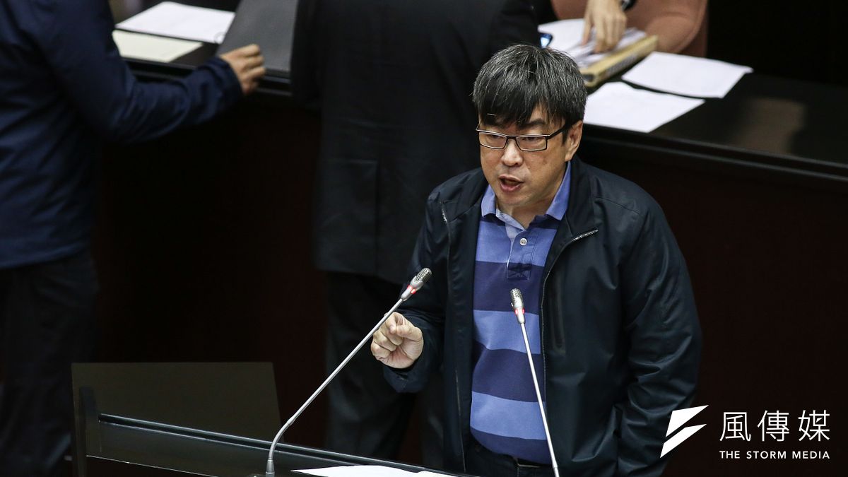 民進黨立委段宜康為了不吞曲棍球「陳情」監察院,果然讓監委彈劾檢察官。(陳品佑攝) 民進黨立委段宜康為了不吞曲棍球「陳情」監察院,果然讓監委彈劾檢察官。(陳品佑攝)
