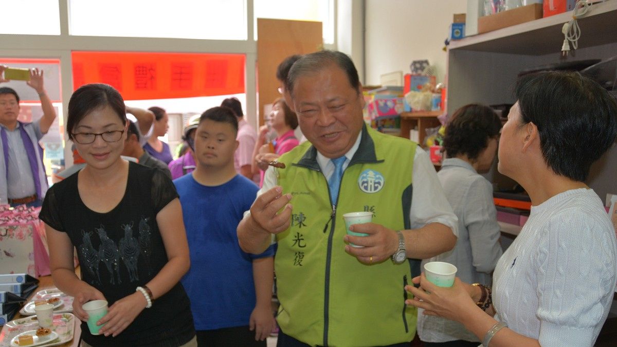 支持身障者就業 澎縣大力促銷集愛工坊中秋月餅 支持身障者就業 澎縣大力促銷集愛工坊中秋月餅