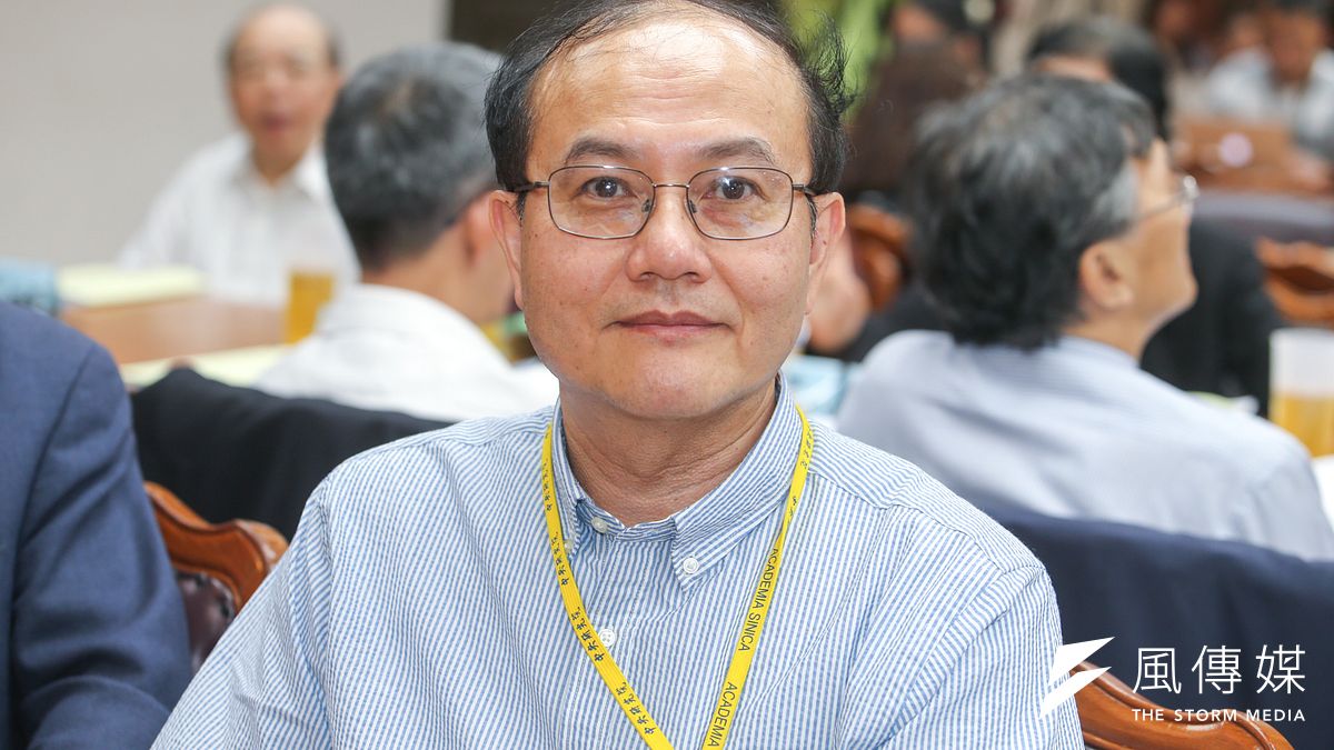 中研院生化所所長陳慶士近日被爆出論文造假案,媒體開始出現「翁啟惠看走眼」的標題,作者認為難道院長必須為每個人的行為負責 ?(資料照,陳明仁攝) 中研院生化所所長陳慶士近日被爆出論文造假案,媒體開始出現「翁啟惠看走眼」的標題,作者認為難道院長必須為每個人的行為負責 ?(資料照,陳明仁攝)